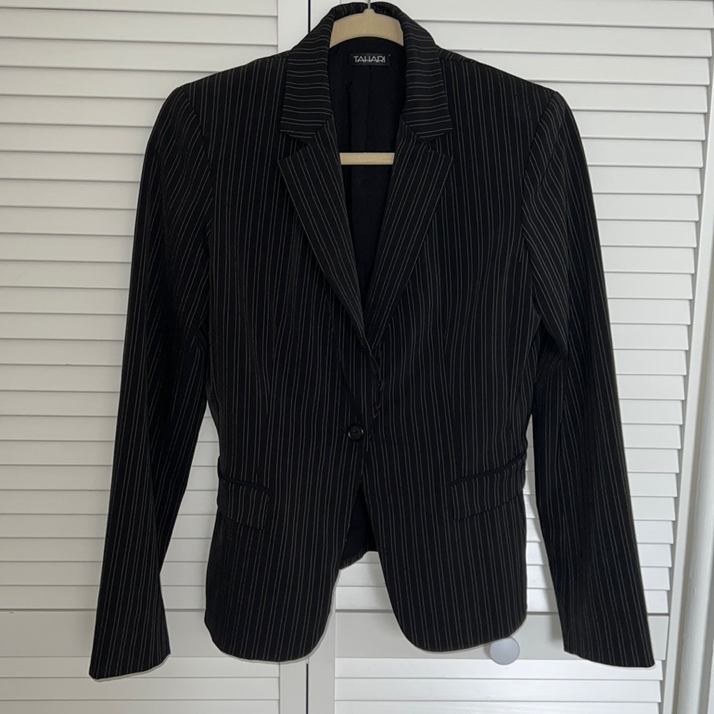 [Tahari] Black Stripe Blazer
